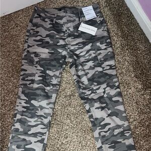 Calvin Klein Jeans High Rise Skinny Camo Cargo Jeans - Size 27 - NWT
